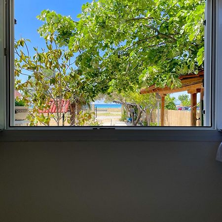 Casa Lia-Beach Front Villa Nea Kallikrateia Eksteriør bilde