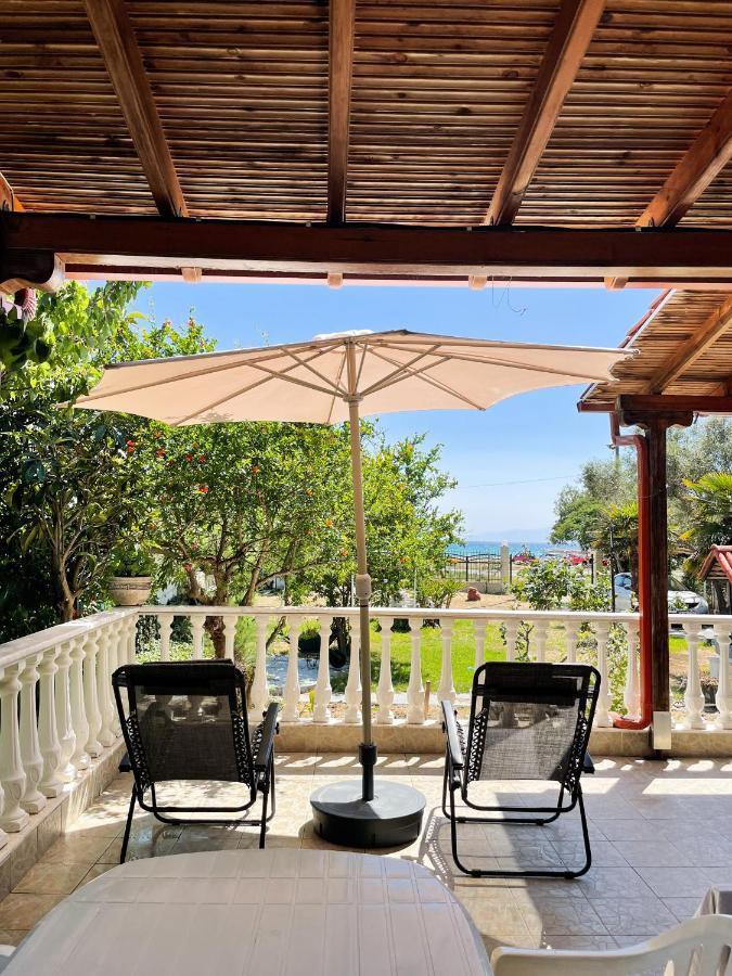 Casa Lia-Beach Front Villa Nea Kallikrateia Eksteriør bilde