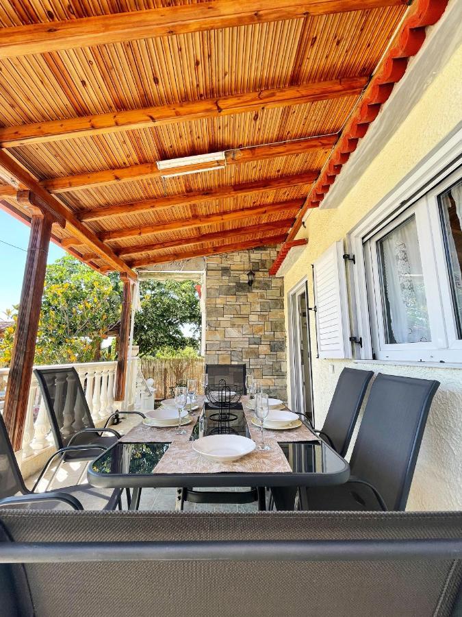 Casa Lia-Beach Front Villa Nea Kallikrateia Eksteriør bilde