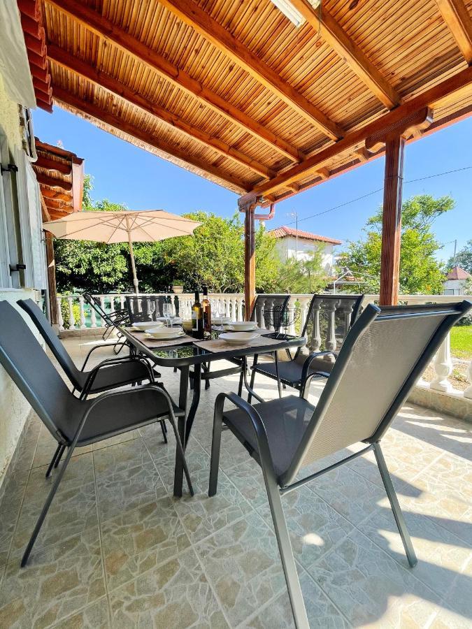 Casa Lia-Beach Front Villa Nea Kallikrateia Eksteriør bilde