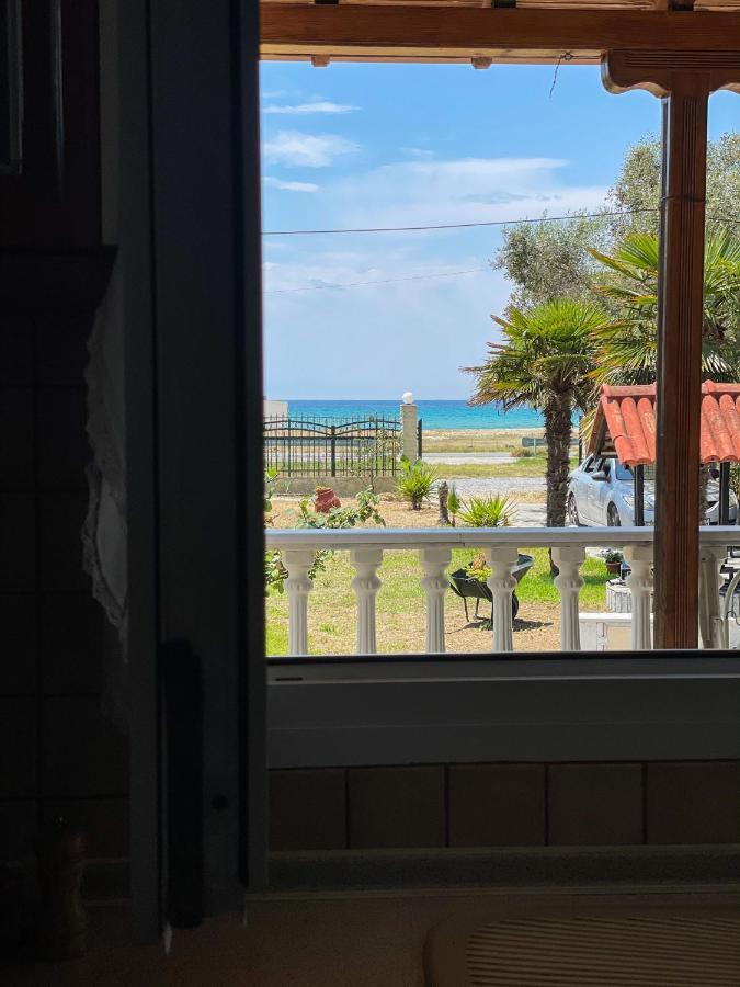 Casa Lia-Beach Front Villa Nea Kallikrateia Eksteriør bilde
